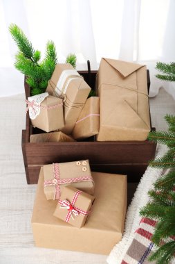 Noel hediyeleri ve süslemeler