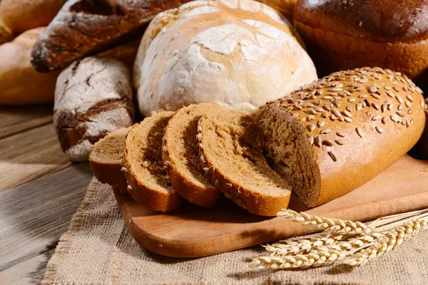 Pane fresco in tavola primo piano — Foto Stock