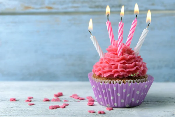 Delicioso cupcake de cumpleaños —  Fotos de Stock