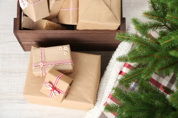 Presentes de Natal e decorações — Fotografia de Stock