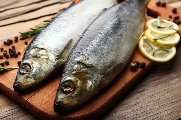 Pesce crudo e ingredienti alimentari — Foto Stock