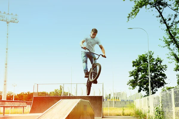Young boy jumping with BMX — Stock Photo, Image