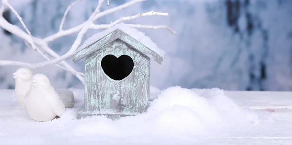 鳥の家をクリスマスの組成 — ストック写真