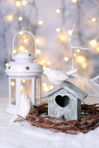 Kerstmis samenstelling met vogelhuisje — Stockfoto