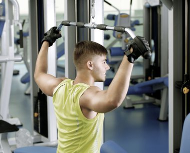 sakız simülatörde yapan adam