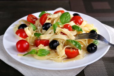 Spagetti domates, zeytin