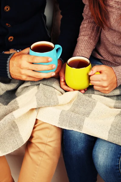 Couple with hot drinks — Stock Photo, Image