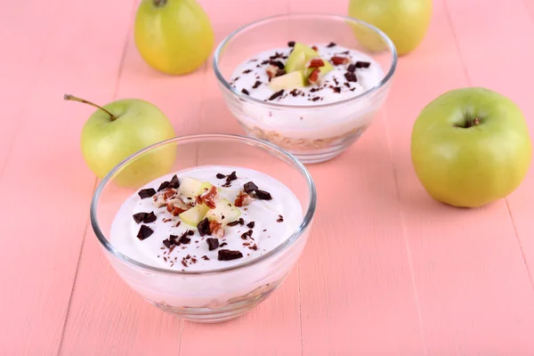 Harina de avena con yogur en cuencos — Foto de Stock