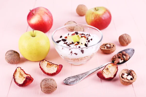 Oatmeal with yogurt in bowl — Stock Photo, Image