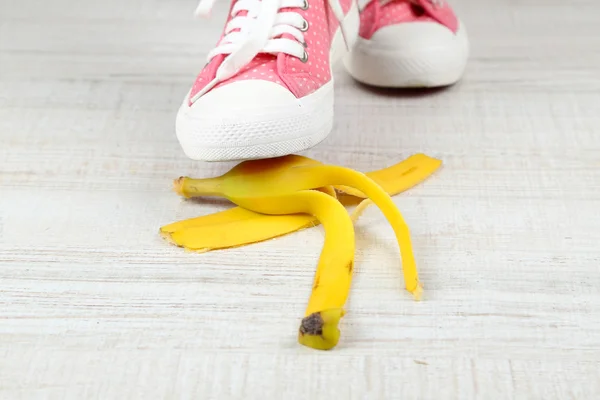 Shoe to slip on banana peel — Stock Photo, Image