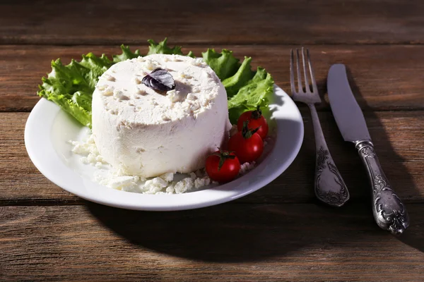 Quark mit Salat und Tomaten — Stockfoto