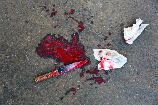 Blodig kniv – stockfoto