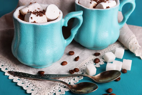 Koppar kaffe med marshmallows — Stockfoto