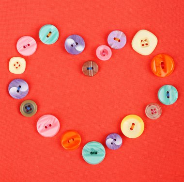 Kırmızı kumaş düğmeleri