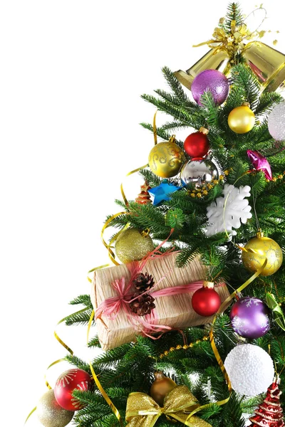 Scatola regalo sul primo piano dell'albero di Natale — Foto Stock