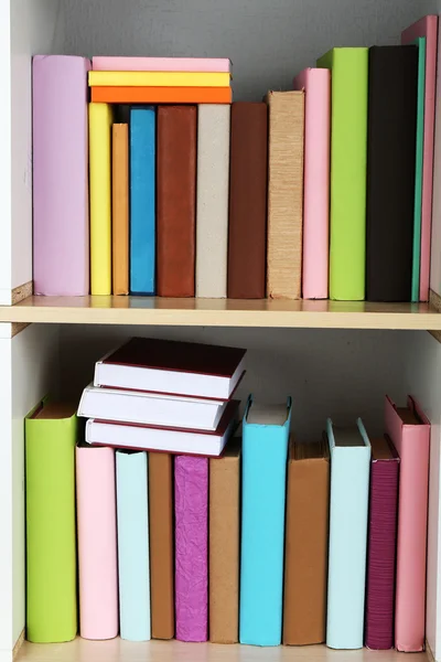 Books on wooden shelves close-up — Stock Photo, Image