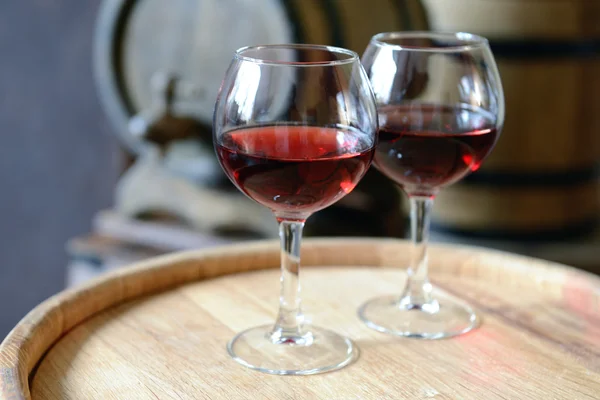 Glasses of wine in cellar — Stock Photo, Image