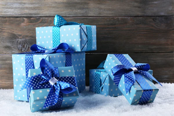 Cajas de regalo en la mesa — Foto de Stock