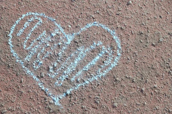 Chalk heart on pavement — Stock Photo, Image