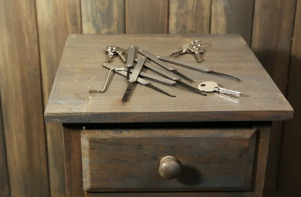 Lock picks op tafel — Stockfoto