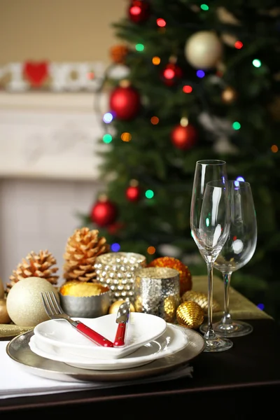 Som serverar julbord — Stockfoto