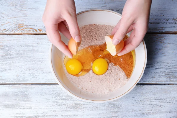 Preparing dough, mixing ingredients — Stock Photo, Image