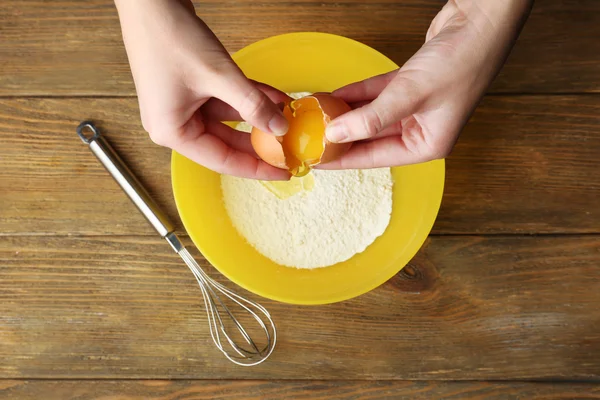 Preparing dough, mixing ingredients — Stock Photo, Image