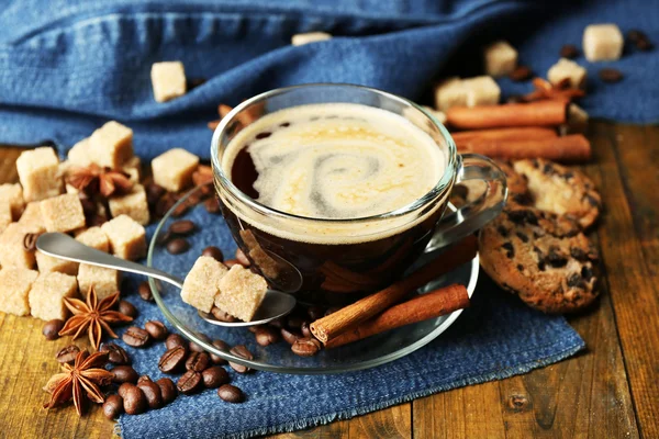 Tasse de biscuits au café et au chocolat — Photo