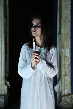 Korku sahnesi korkunç kadın ile