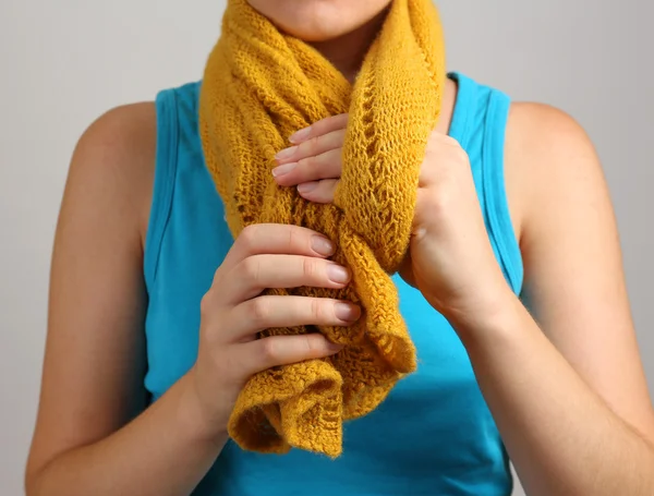 Woman wearing scarf — Stock Photo, Image