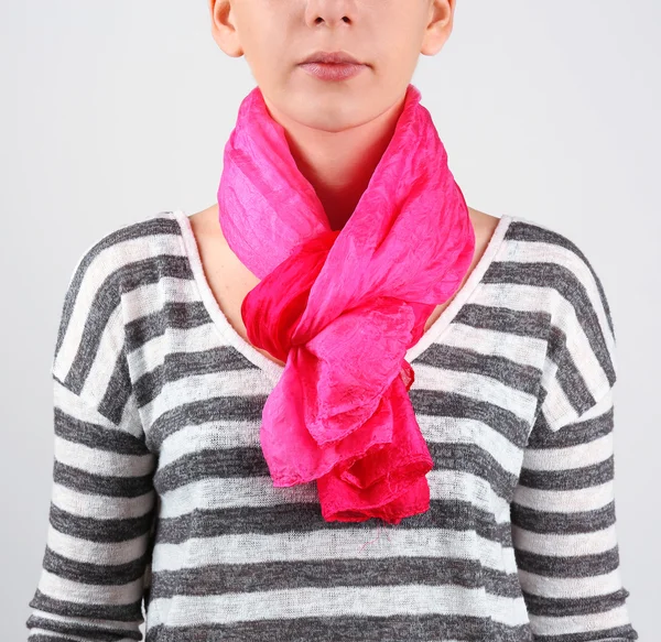 Vrouw dragen sjaal — Stockfoto