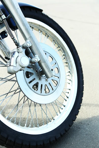 Motorcycle forks and tire, close-up — Stock Photo, Image