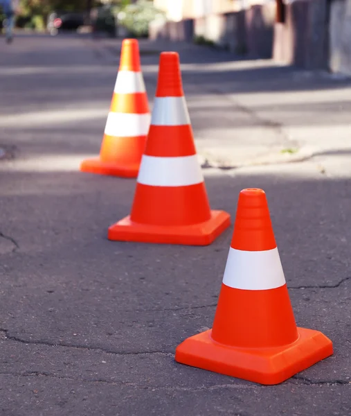 Trafikkjegle på vei – stockfoto