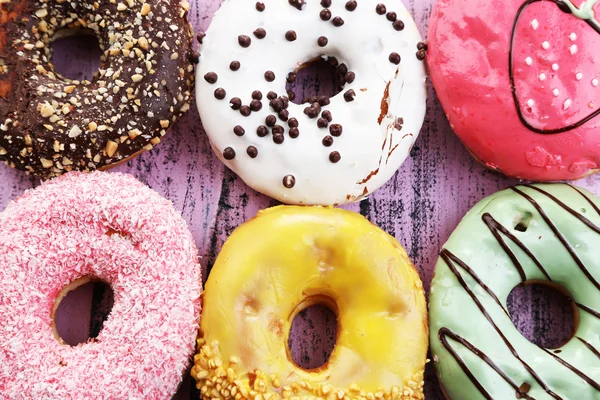 Deliciosas rosquillas con glaseado —  Fotos de Stock