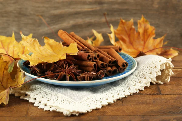 Cinnamon sticks and stars anise — Stock Photo, Image