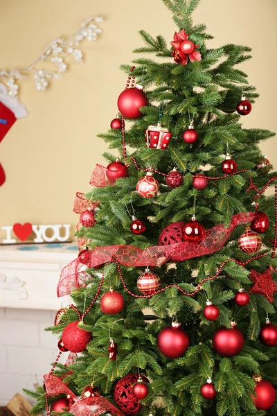 Arbre de Noël dans la chambre — Photo