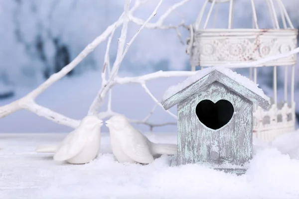 Christmas sammansättning med liten fågelholk — Stockfoto