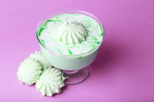 Mint milk dessert in glass bowl — Stock Photo, Image