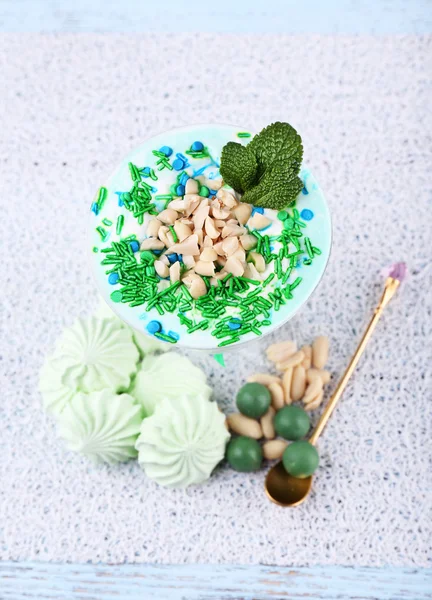 Mint milk dessert in glass bowl — Stock Photo, Image