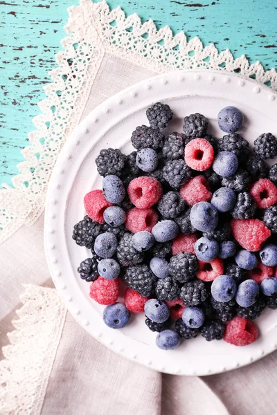 Iced berries on plate — Stock Photo, Image