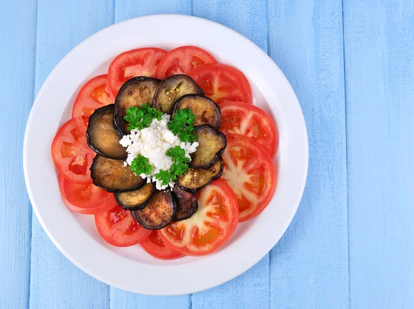 Ensalada de berenjena con tomates y queso feta — Foto de Stock