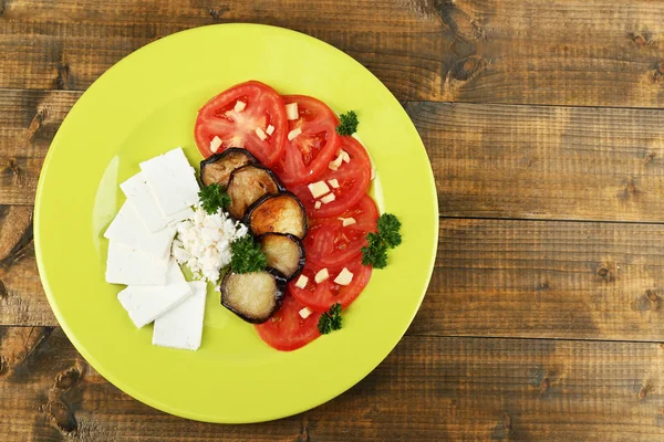 Ensalada de berenjena con tomate y queso feta — Foto de Stock