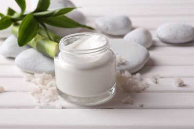 Tahta masadaki spa seti