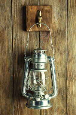Kancaya asılı fener