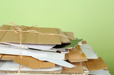 Bir yığın kağıt.