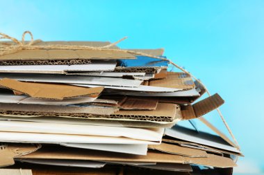 Bir yığın kağıt.