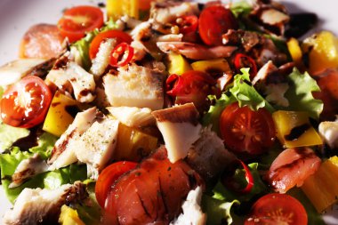 sebzeli balık salatası