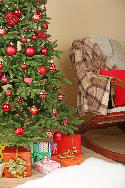 Árbol de Navidad con regalos — Foto de Stock