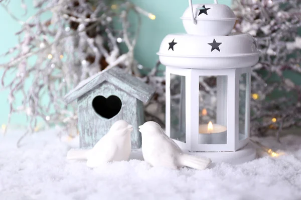 Kerstmis samenstelling met vogelhuisje — Stockfoto