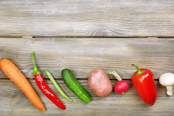 新鲜有机蔬菜夏季架 — 图库照片